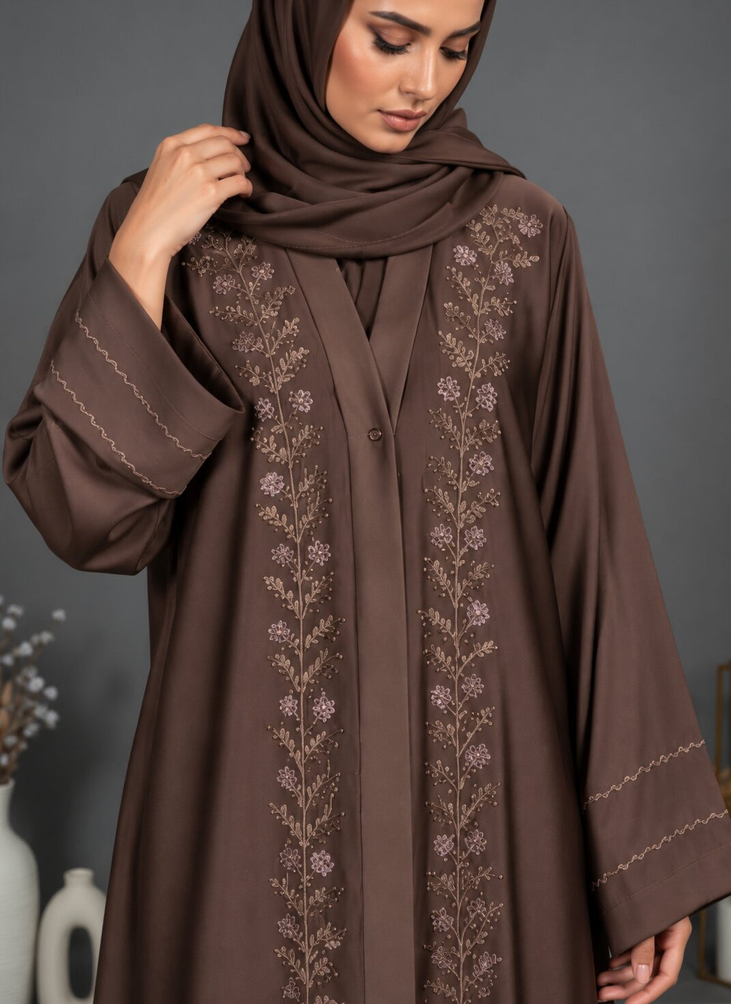 Velvessa – Embroidered Abaya