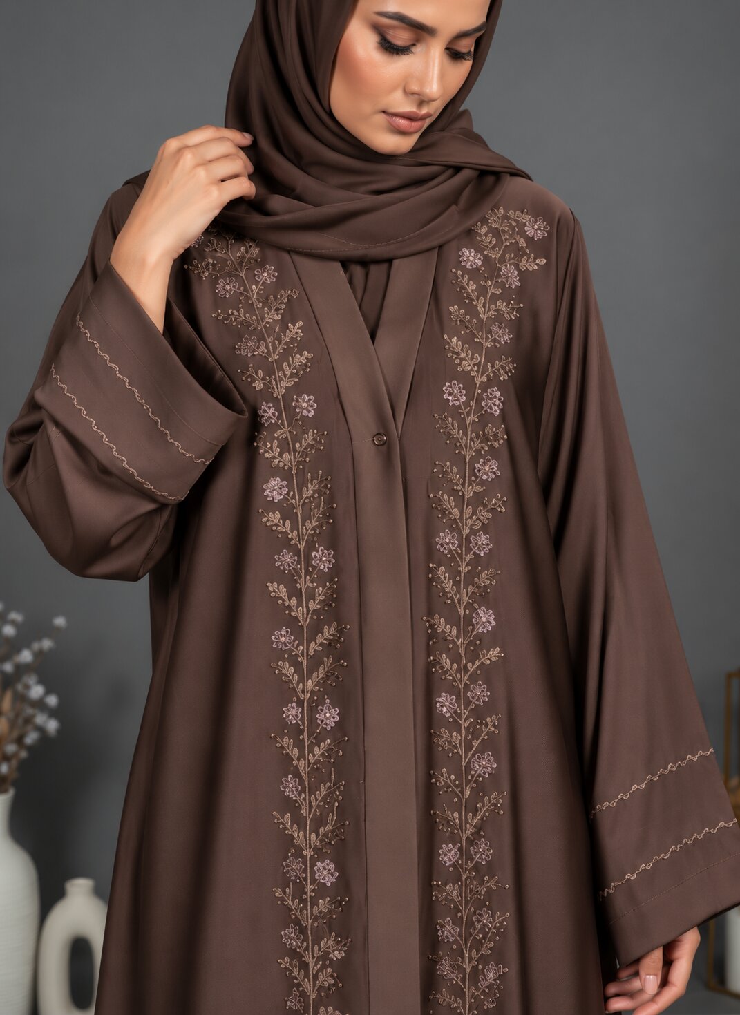 Velvessa – Embroidered Abaya