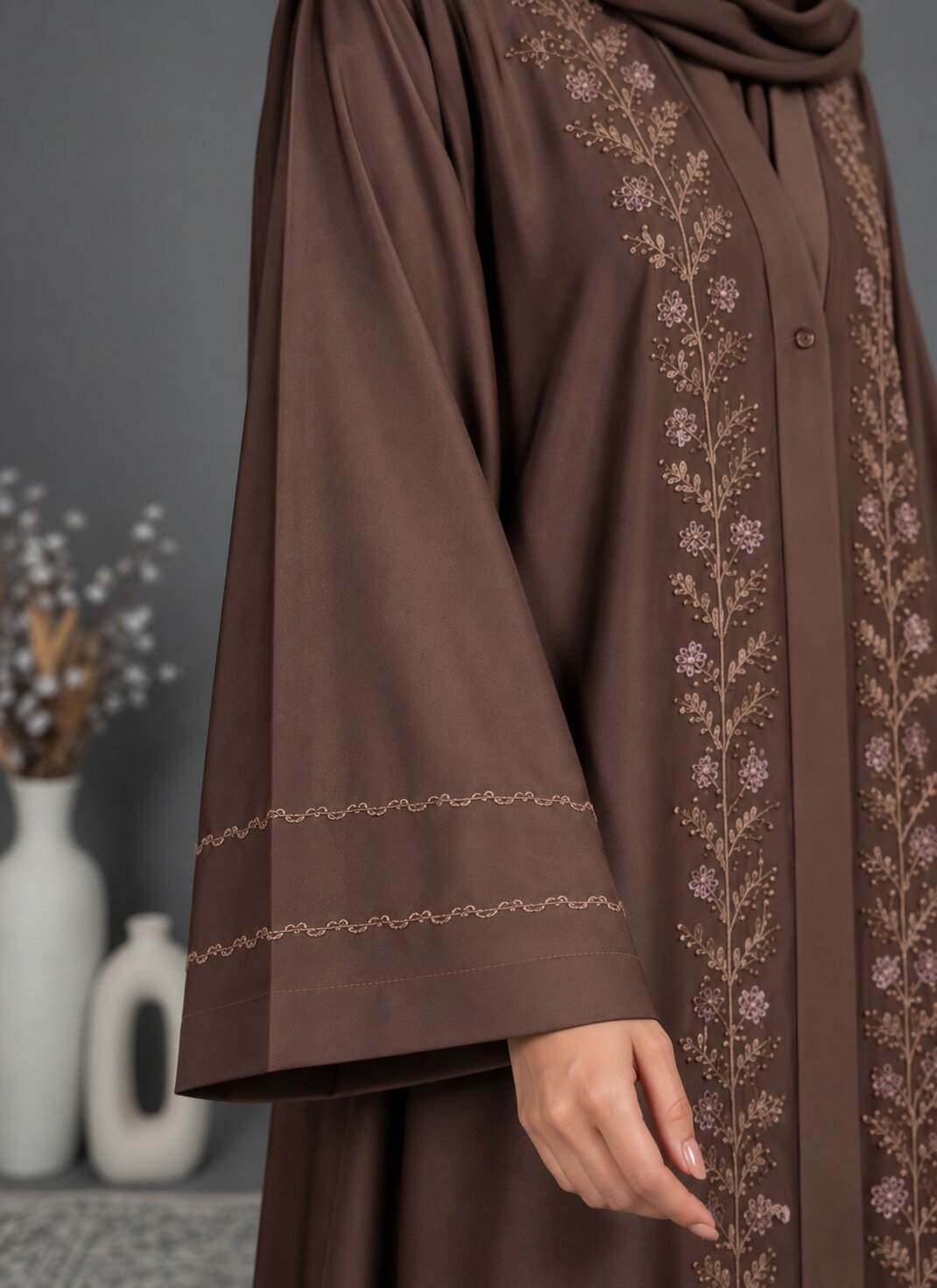 Velvessa – Embroidered Abaya